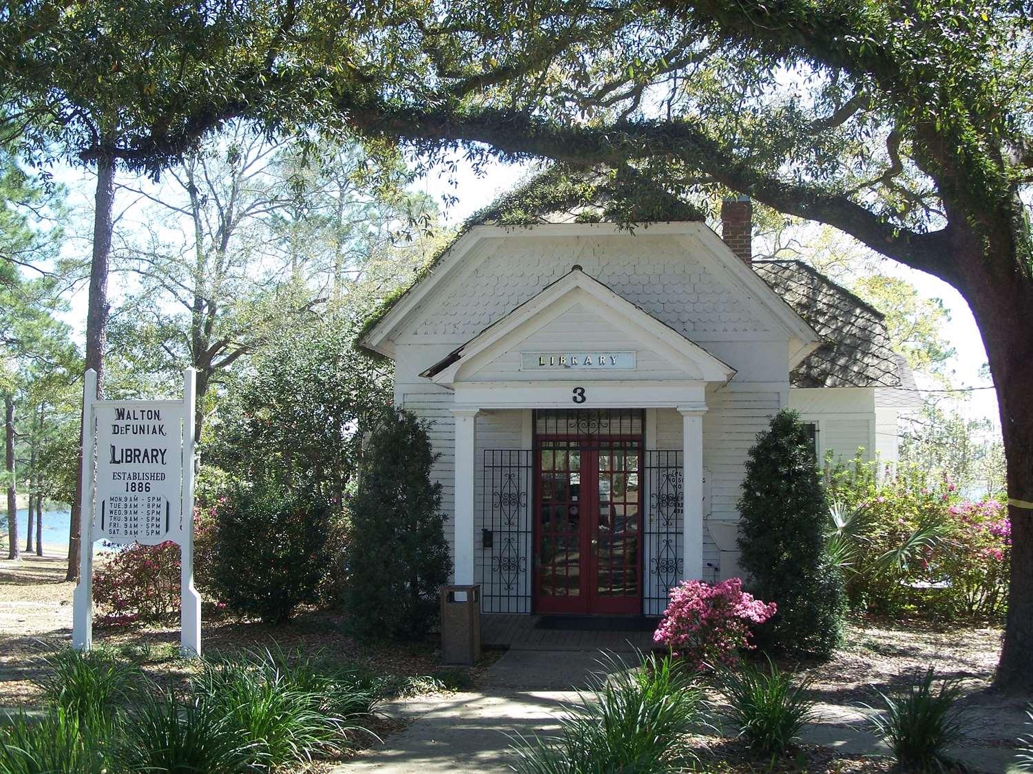 Best Western Crossroads Inn DeFuniak Springs Bagian luar foto