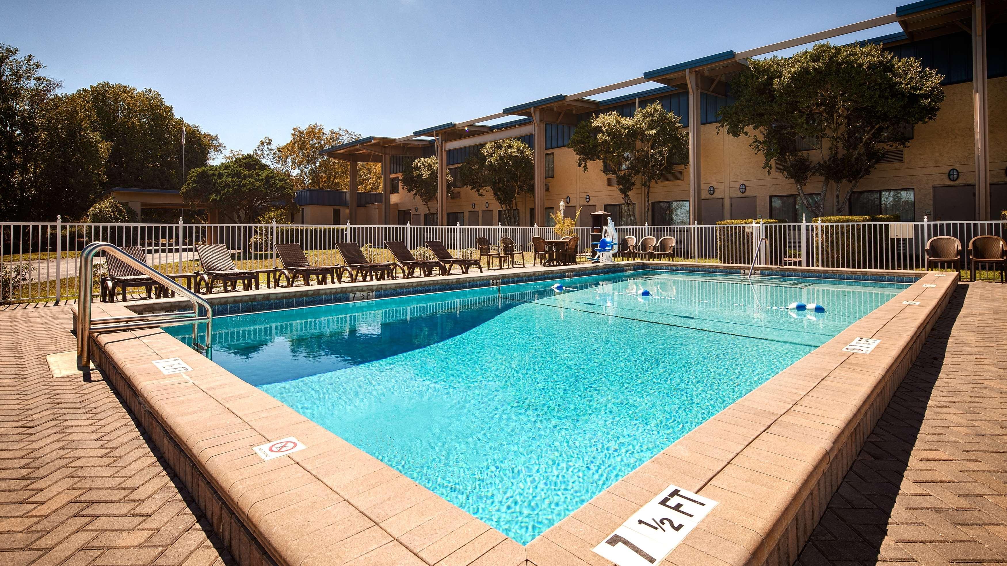 Best Western Crossroads Inn DeFuniak Springs Bagian luar foto