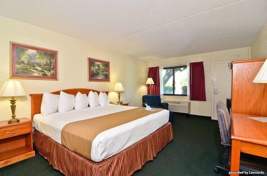 Best Western Crossroads Inn DeFuniak Springs Ruang foto