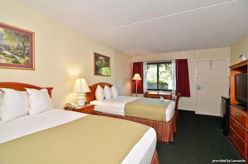 Best Western Crossroads Inn DeFuniak Springs Ruang foto